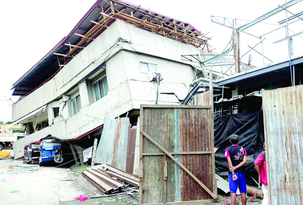 Terremoto deja 4 muertos  y edificios colapsados