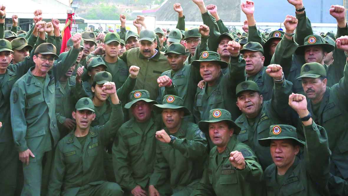 Diosdado Cabello insiste en repartir fusiles a chavistas