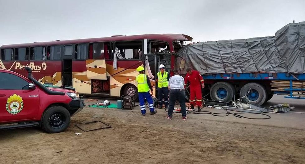 Accidente entre bus y tráiler  deja 1 muerto y 7 heridos