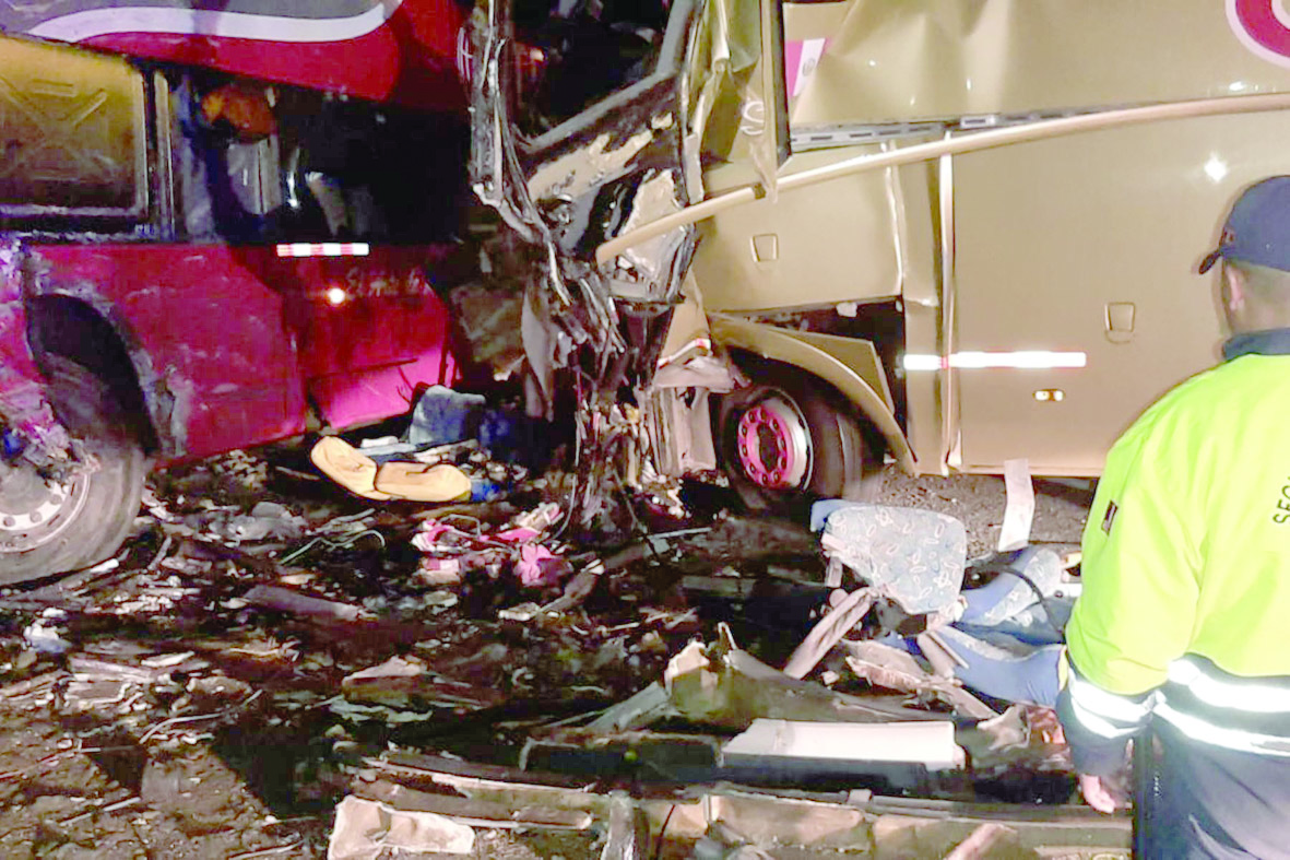 Cuatro muertos y 41 heridos  deja choque de buses en Trujillo