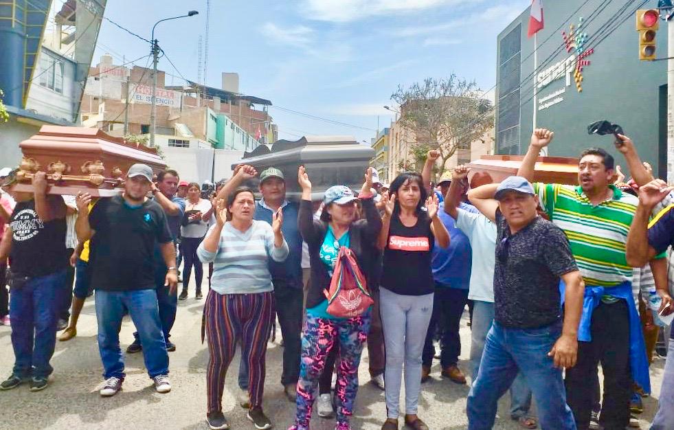 Protesta por muertes en Pucalá empaña ceremonia por 31° aniversario de la Policía Nacional en Chiclayo
