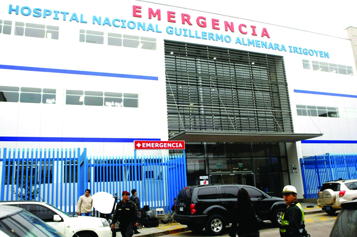 Denuncian cobros por atención en el hospital  Almenara