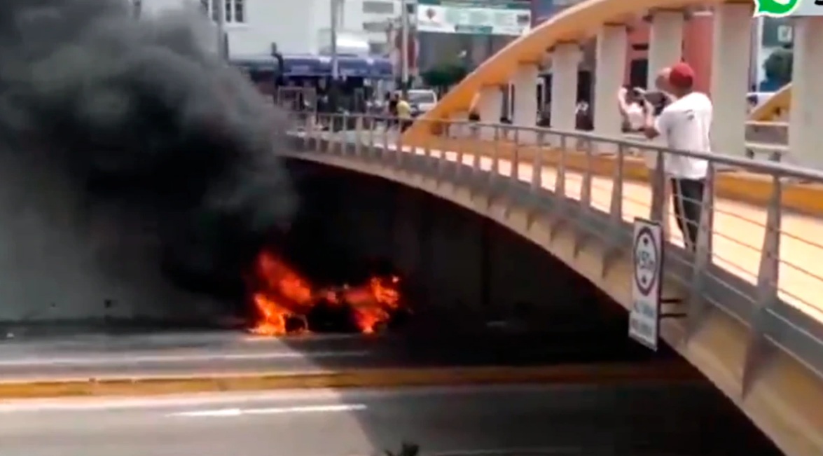 Surquillo: Vehículo se incendia en Vía Expresa