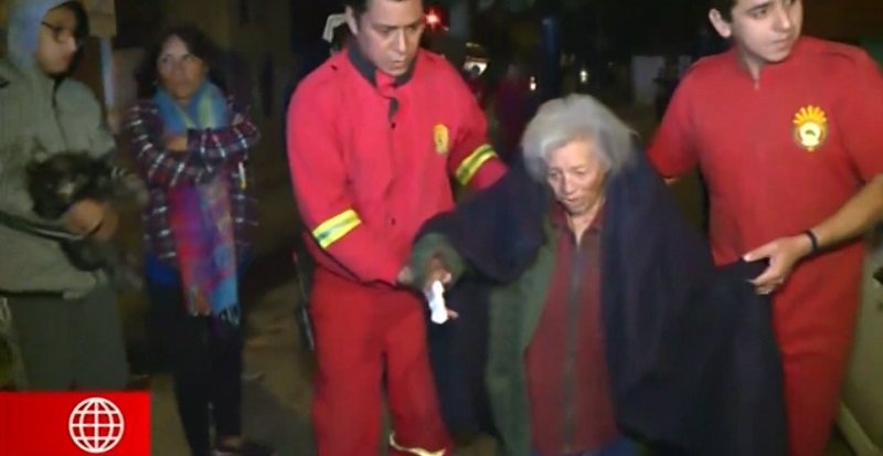 Vecinos evitaron que anciana muera en incendio