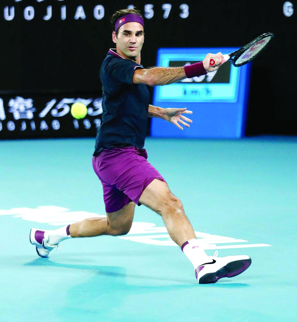 Federer sobrevive a partido y pasa a octavos de final
