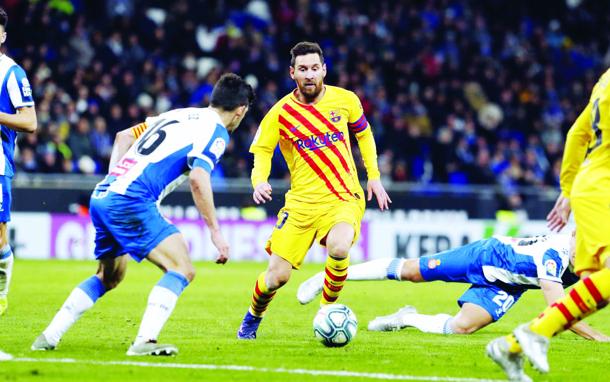 Barcelona y Espanyol empatan 2-2 en clásico catalán