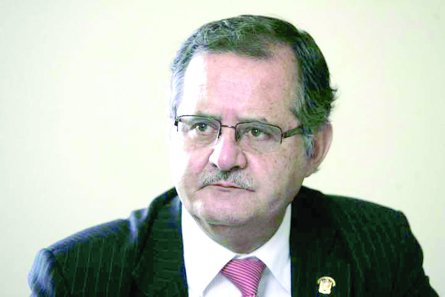 Comisión Especial retiró a Marco Falconí de la JNJ