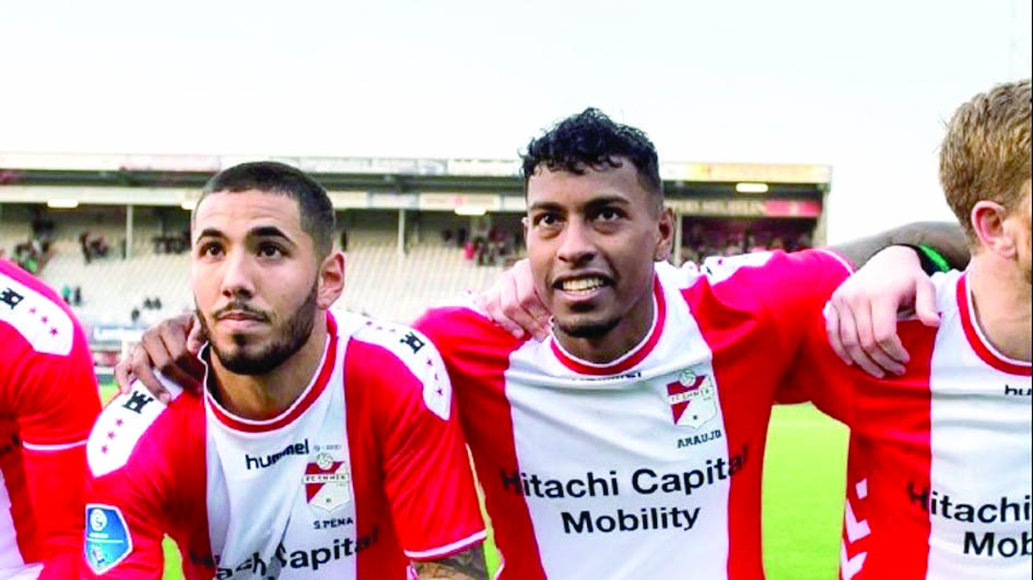 Araujo y Peña figuran en el “once ideal” de la Eredivisie