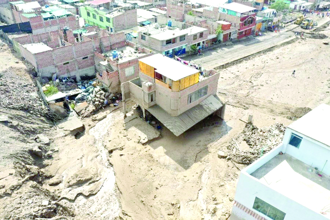 Tacna: huaicos por intensas lluvias dejan cuatro muertos