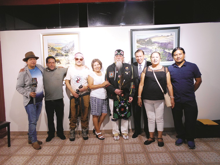 Artistas plásticos exponen muestra pictórica “Raíces”