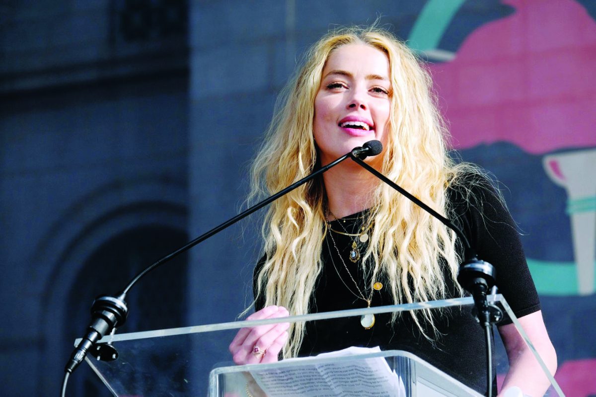 Amber Heard se burla de Depp por denunciar maltratos
