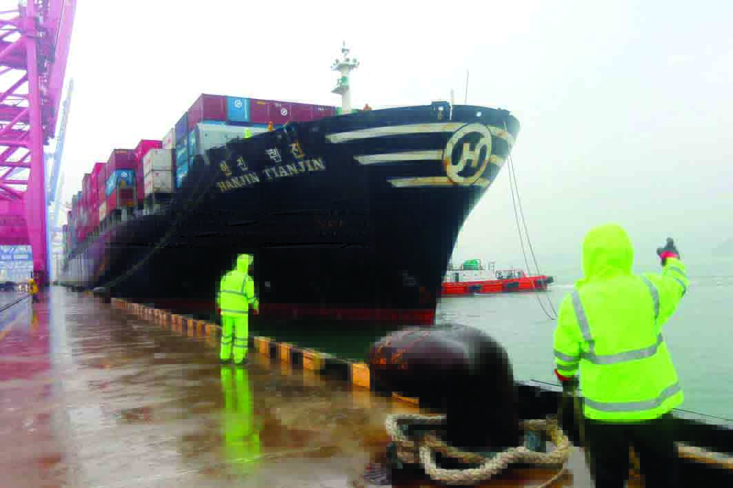 Coronavirus hace tambalear transporte marítimo mundial
