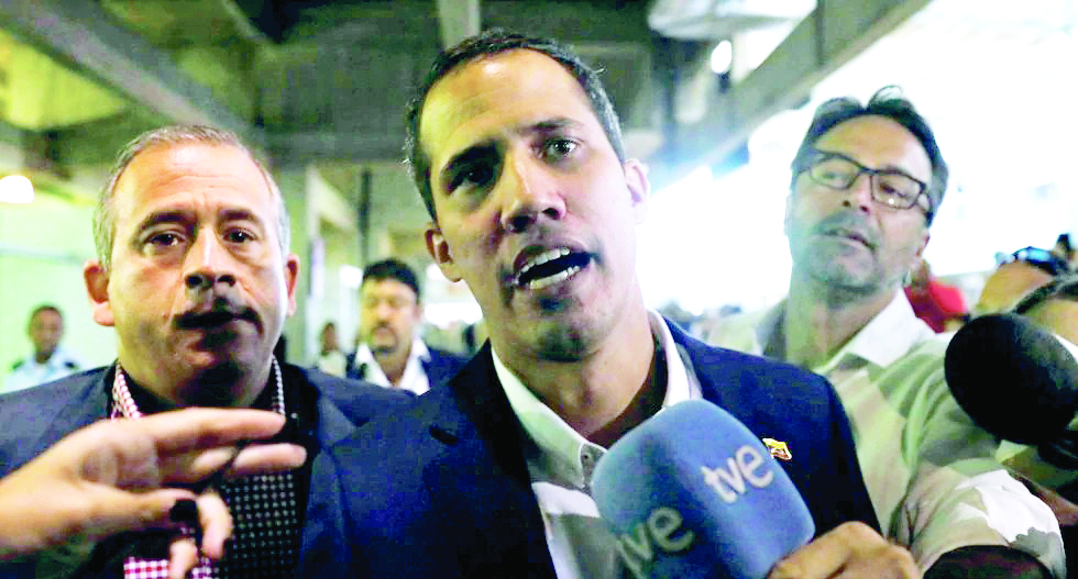 Juan Guaidó llegó a Venezuela en medio de enfrentamientos