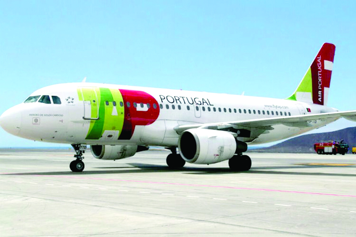 Maduro suspende operaciones de aerolínea portuguesa