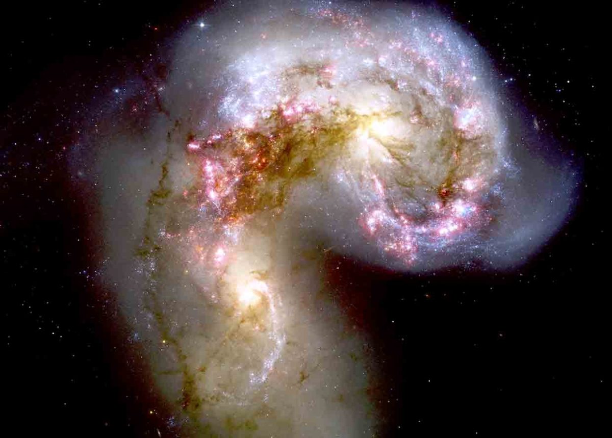 Galaxia “monstruosa”  produce mil masas  solares cada año
