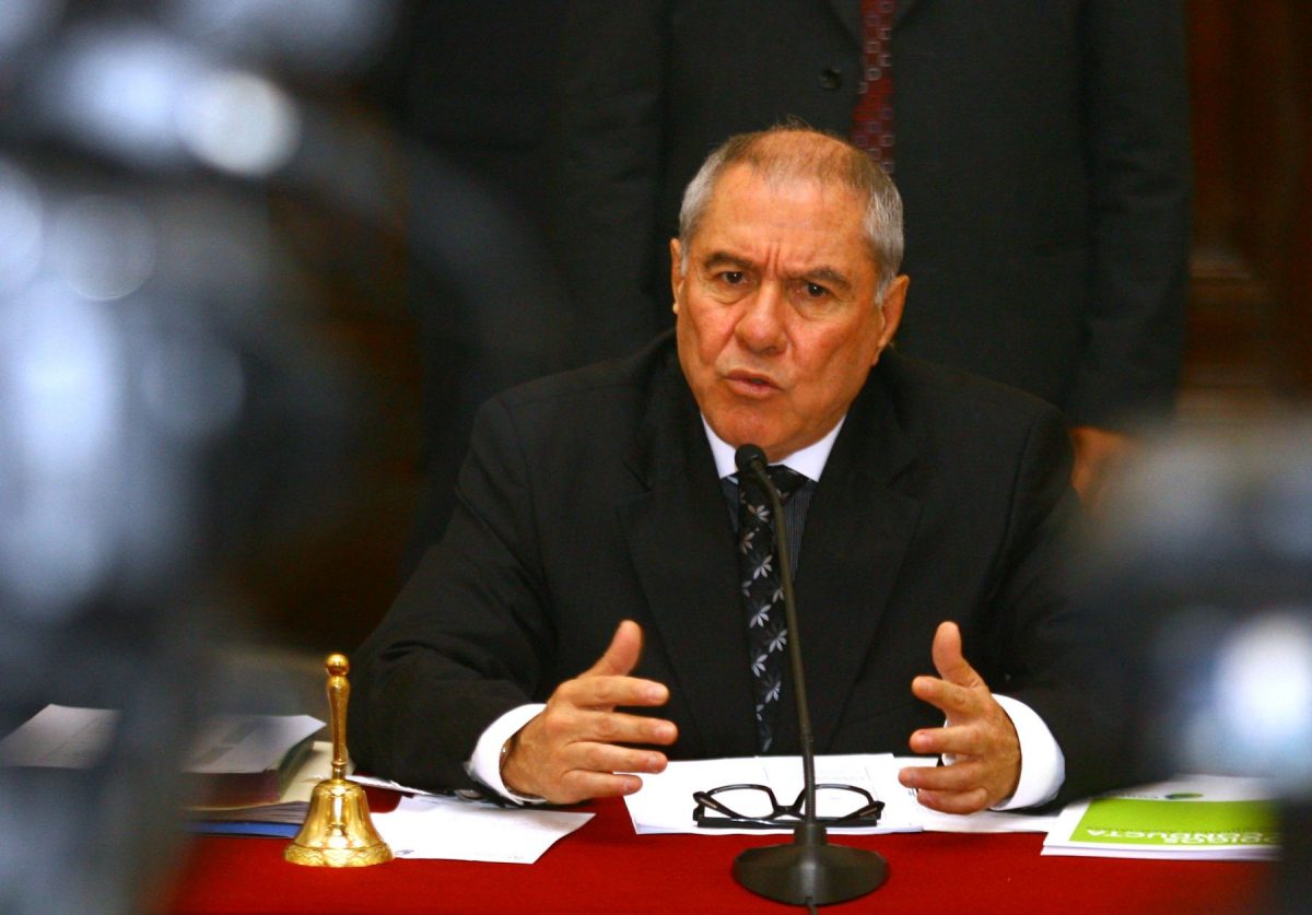 Vizcarra cometió acto de intromisión política en el JNE
