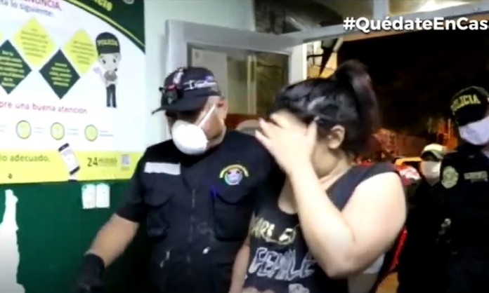 Detienen a dos venezolanas por tomar licor en toque de queda