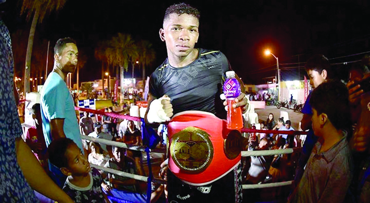 Peruano Jayro Morán es campeón mundial de boxeo