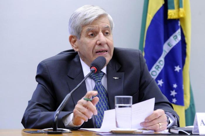 Ministro del GSI en Brasil dio positivo al coronavirus.