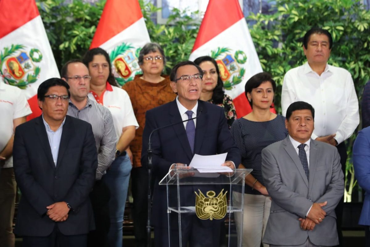 Vizcarra declara estado de emergencia y población muestra preocupación
