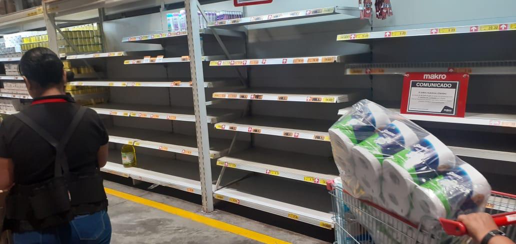 Peruanos entran en desesperación y vacían supermercados por Covid-19