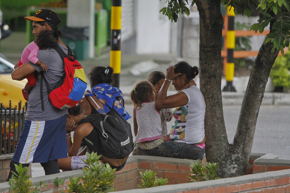 Venezolana se burla de sueldo de peruanos y afirma ganar más pidiendo limosna