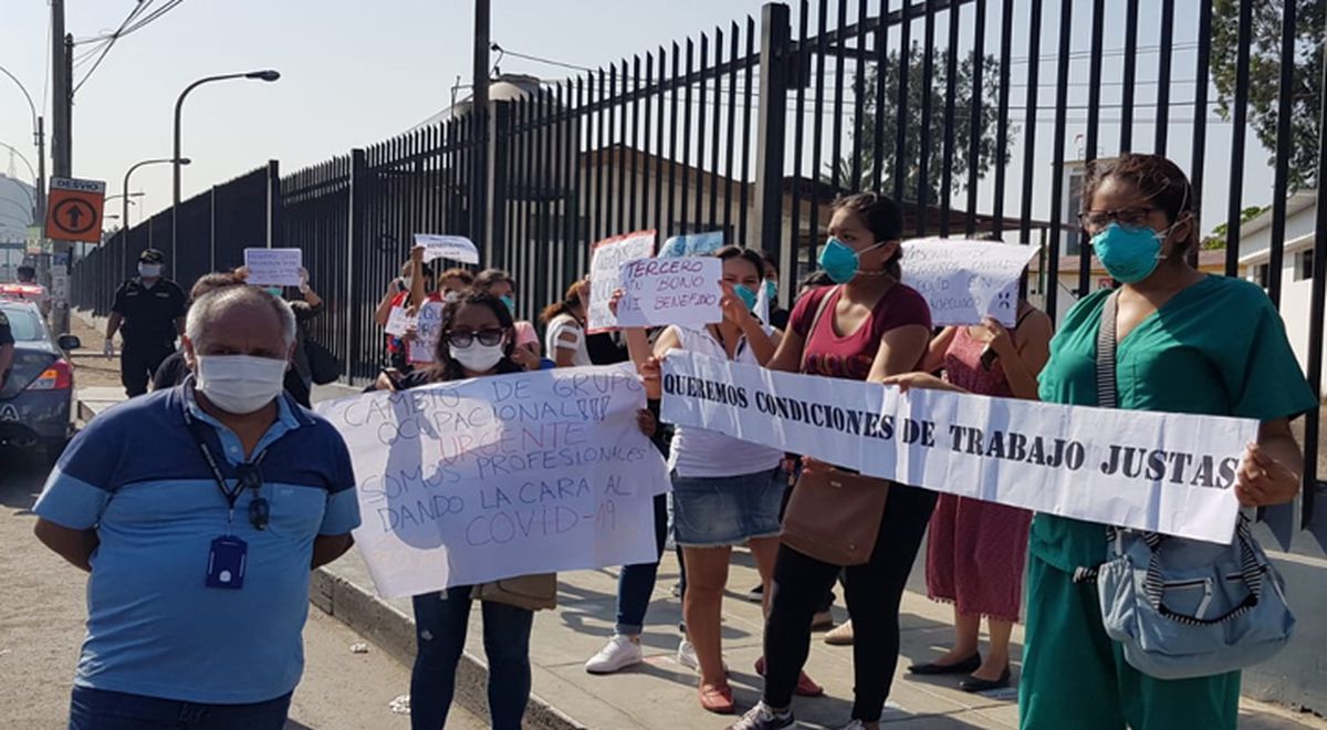 Médicos de hospital Hipólito Unanue protestan por falta de bioseguridad