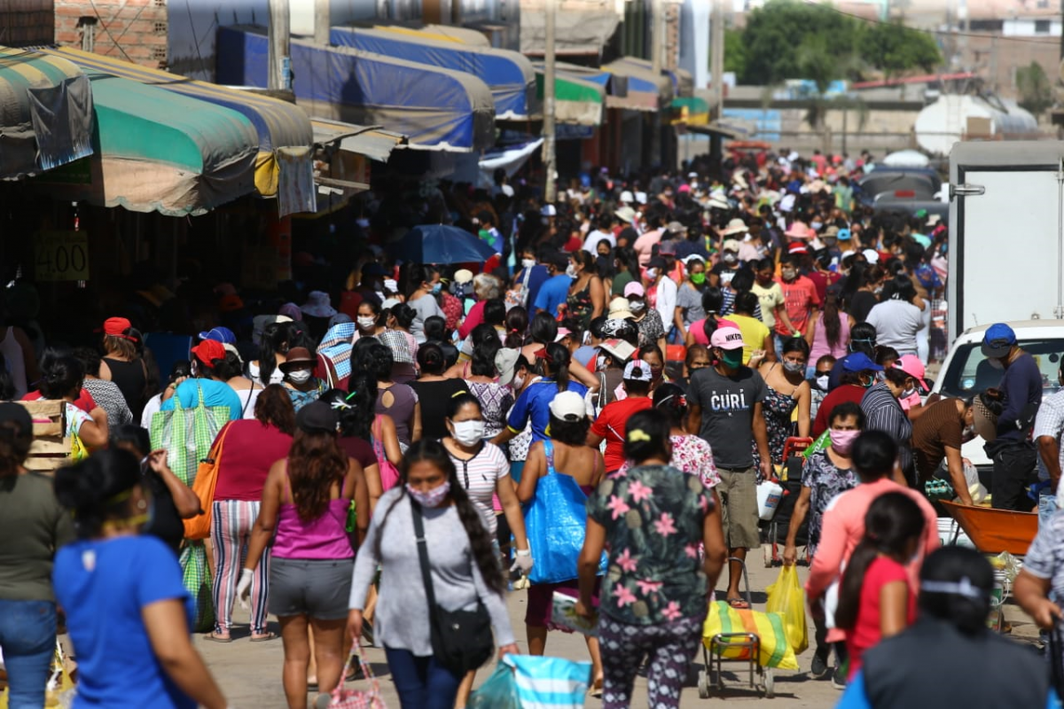 Miles de personas desbordaron mercados durante estado de emergencia