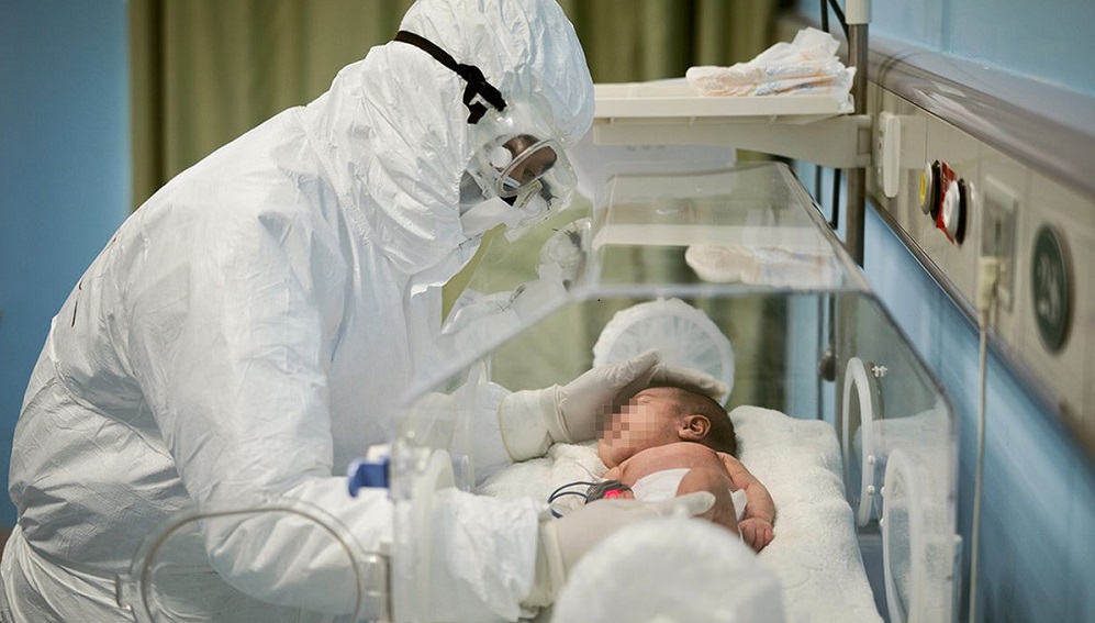 bebé con coronavirus