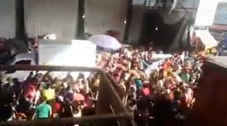 Cientos de personas abarrotan el mercado Huamantanga en plena cuarentena