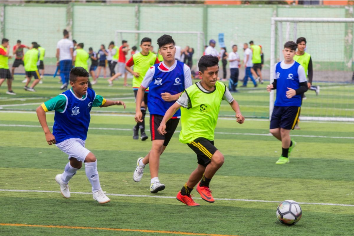 Cerca de 50 mil escolares de la Región Callao recibirán clases virtuales de fútbol, vóley básquet