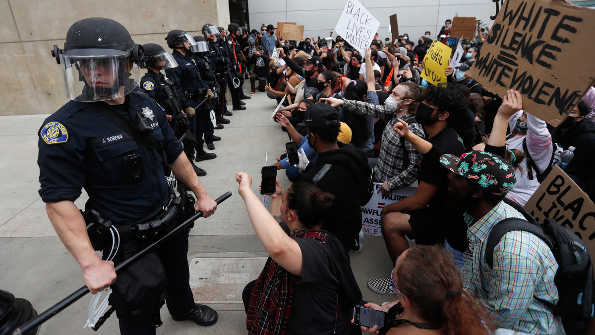 “Black Lives Matters” pide reorganización total de Policía de Los Ángeles