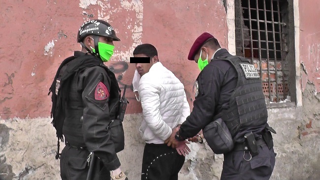 Serenos de Lima y policías capturan a raquetero en el puente Ricardo Palma