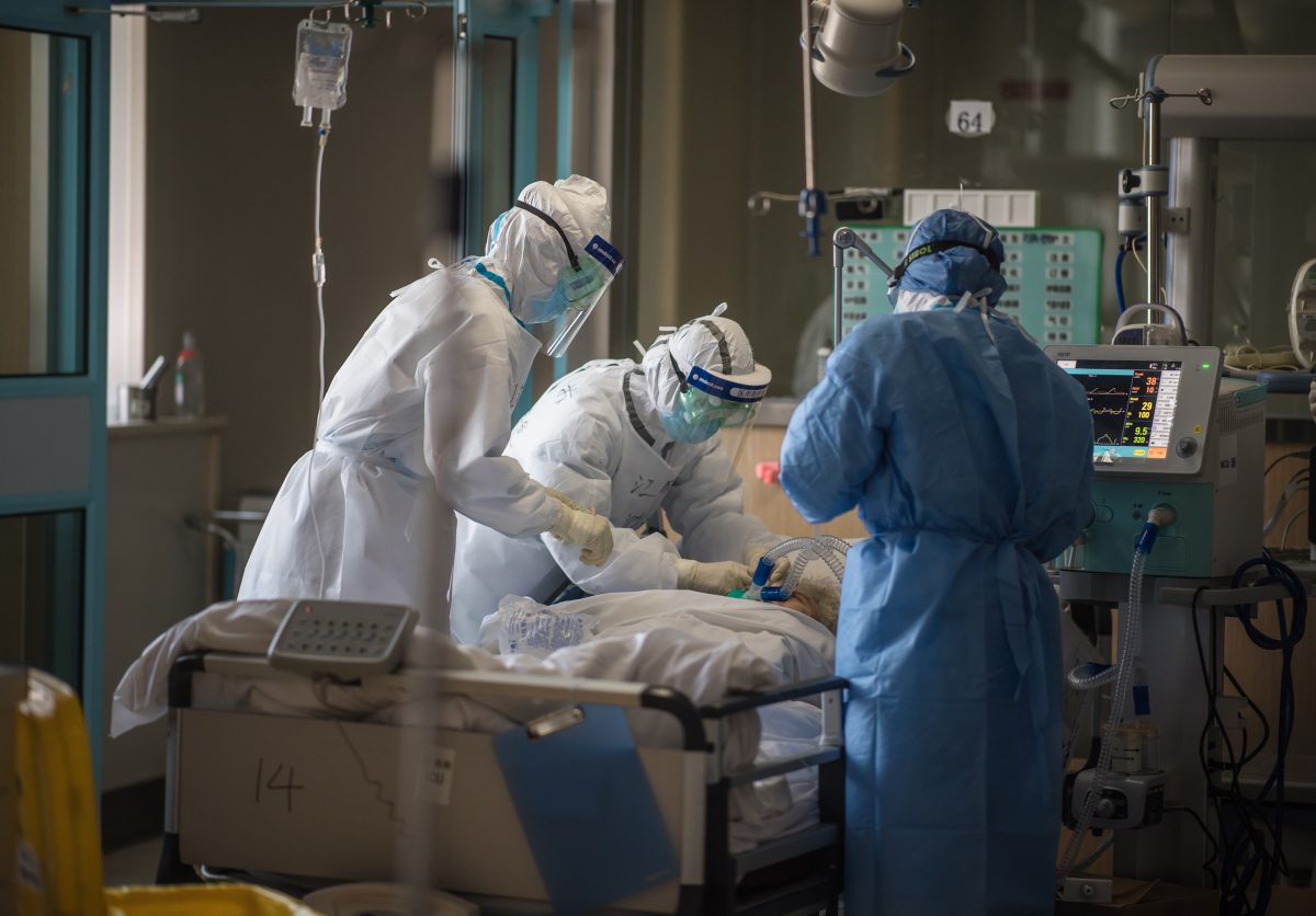 Pensión vitalicia para familiares directos de 53 médicos que murieron en acción por el coronavirus
