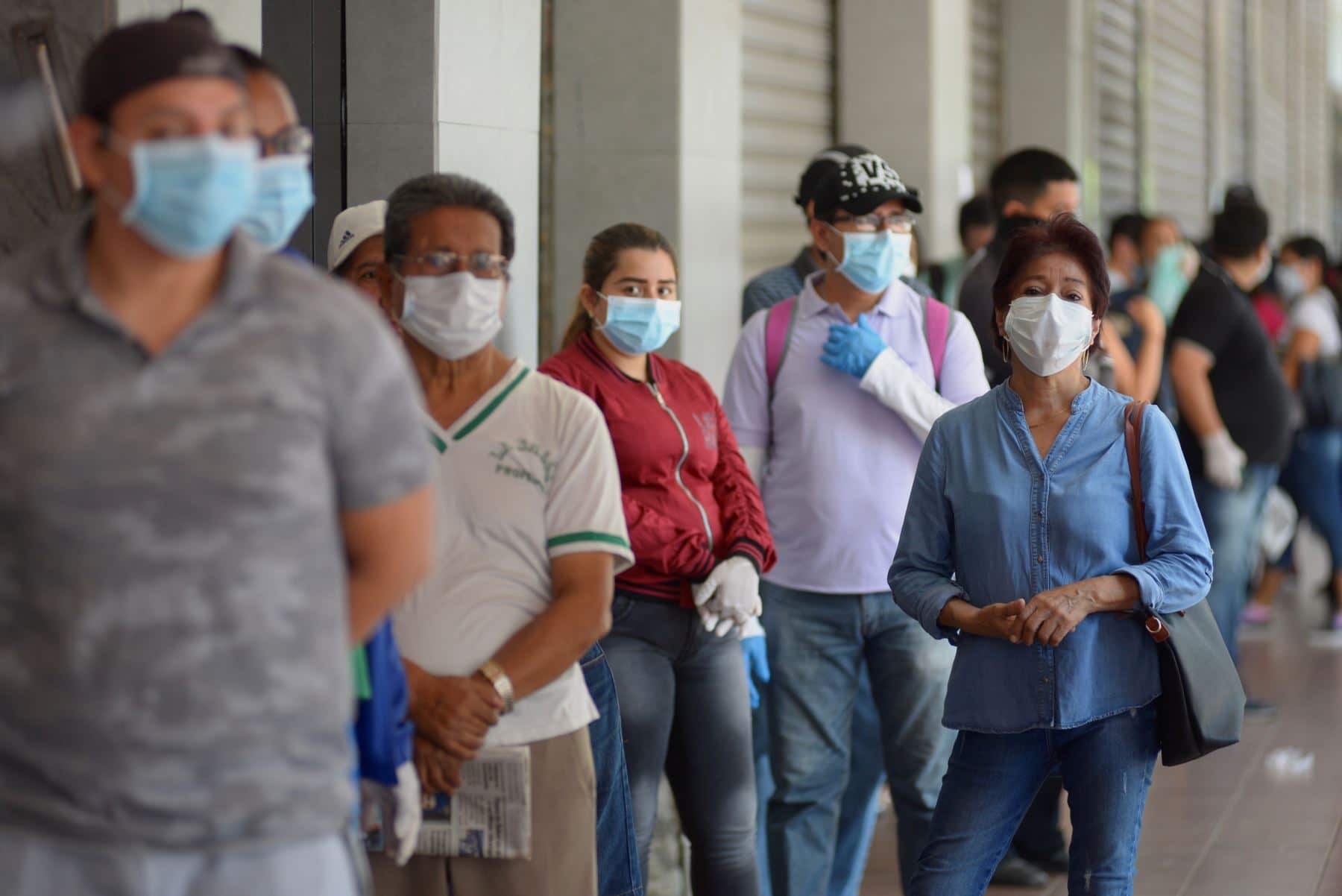 Defensoría pide al Estado distribuir mascarillas gratuitas a peruanos