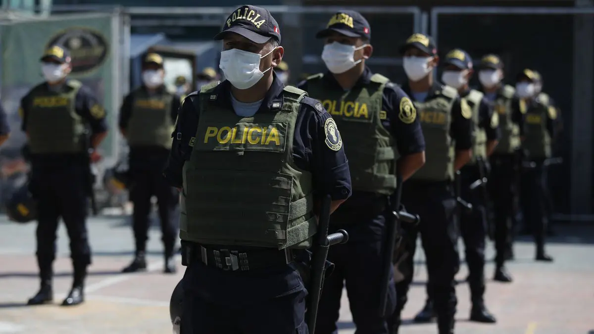 policías