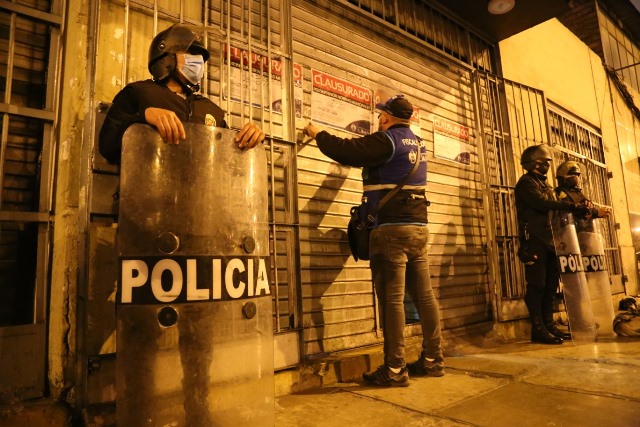 Fiscalizadores y Policía intervienen restobar La Previa en Cercado de Lima
