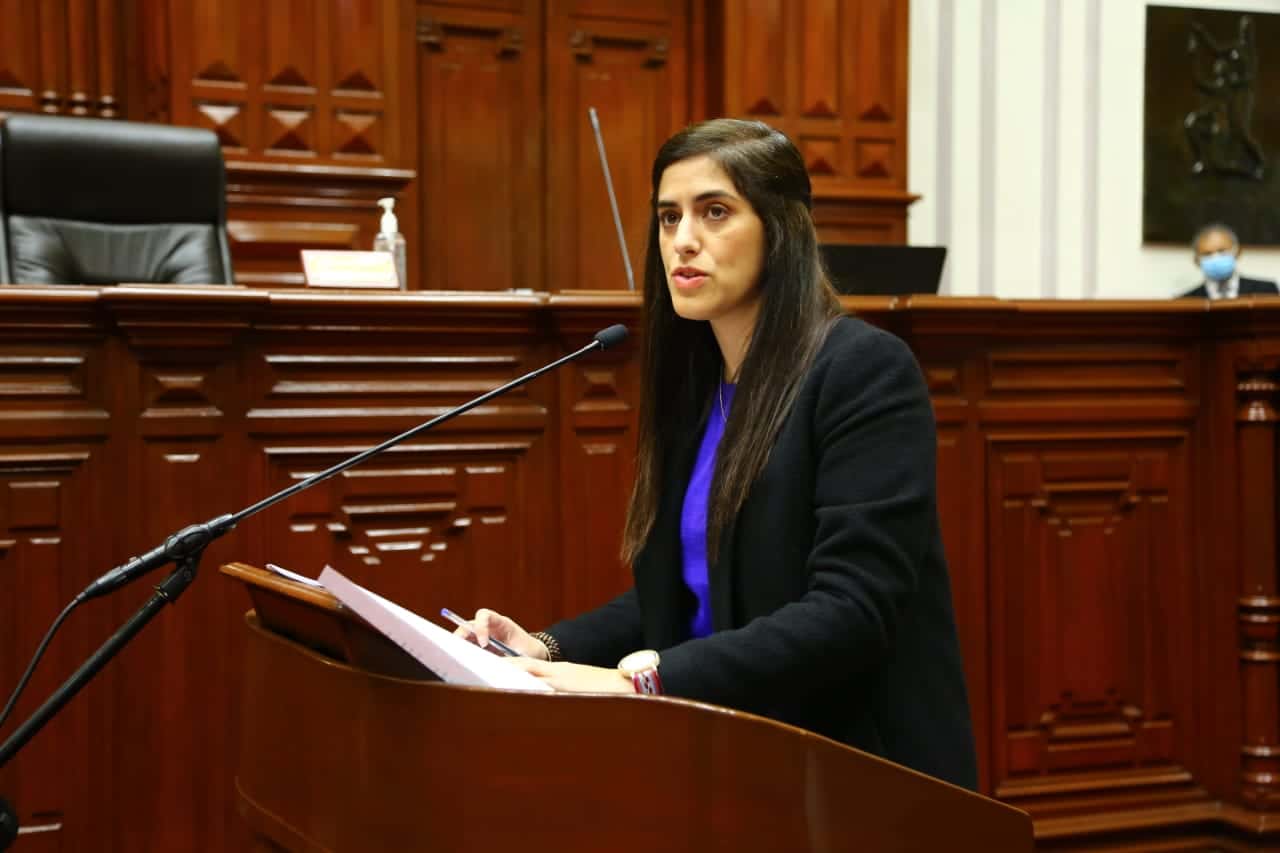 Cuatro bancadas firmarán moción de censura contra ministra Alva