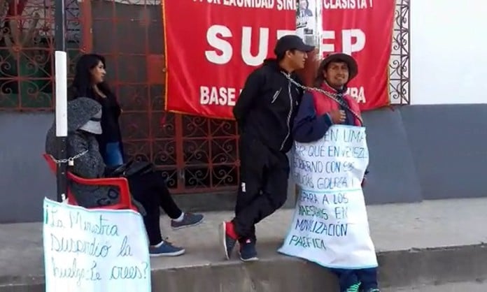 Docentes protestan contra el Ministerio de Educación