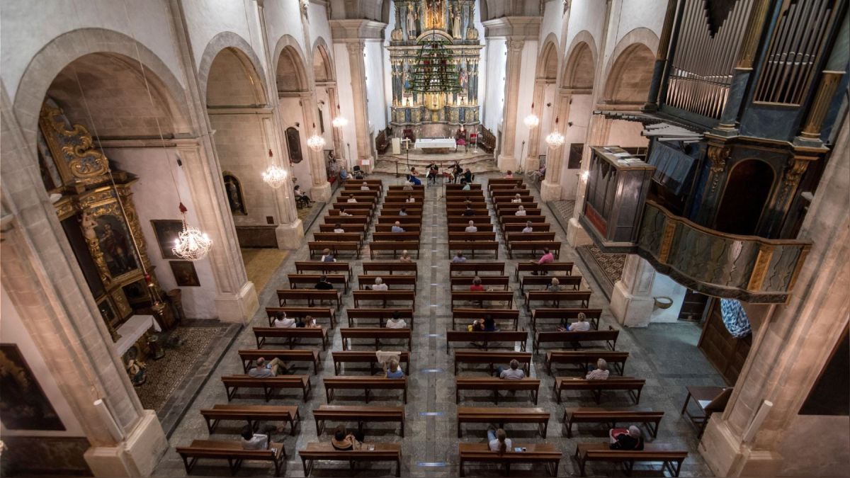 Gobierno evalúa reabrir iglesias “con aforo limitado” desde noviembre
