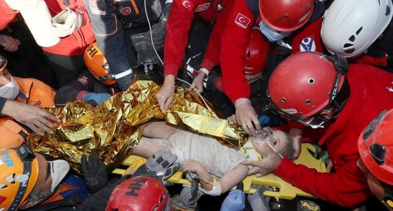 ¡Milagro en Turquía! Niña es rescatada con vida 91 horas después del terremoto