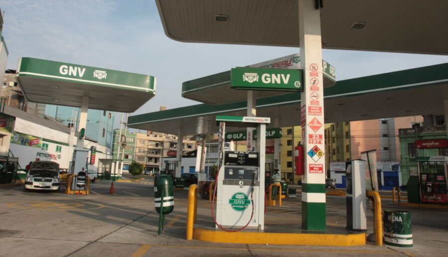 Petroperú y Repsol subieron precios de los combustibles