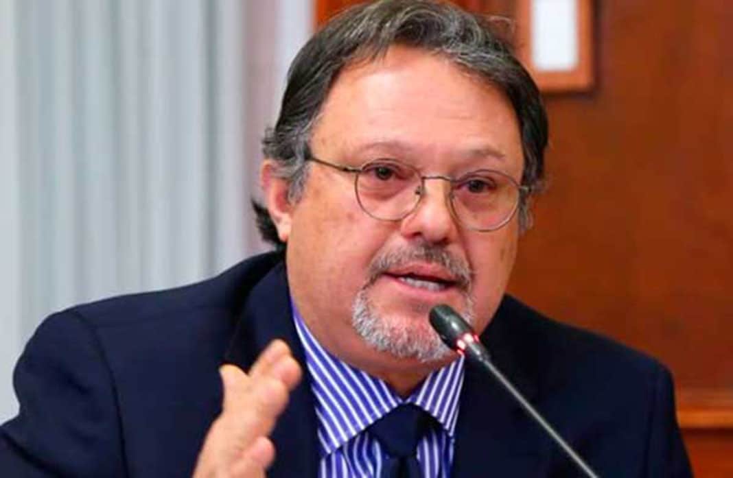 Carlos Mesía: «Corrupción no se acabará eliminando la inmunidad parlamentaria»