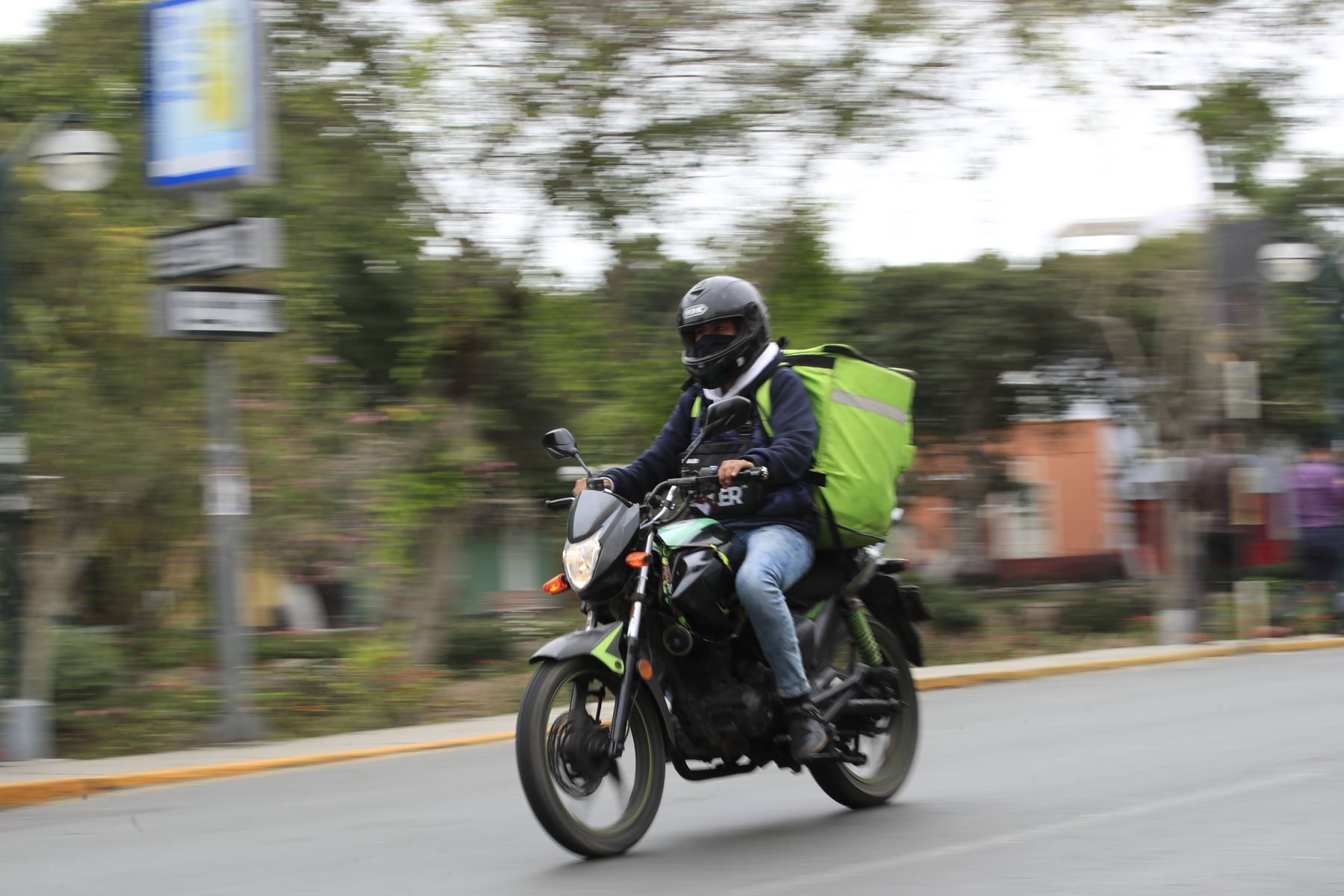 Taxis por aplicativo y delivery estarán permitidos estas fiestas