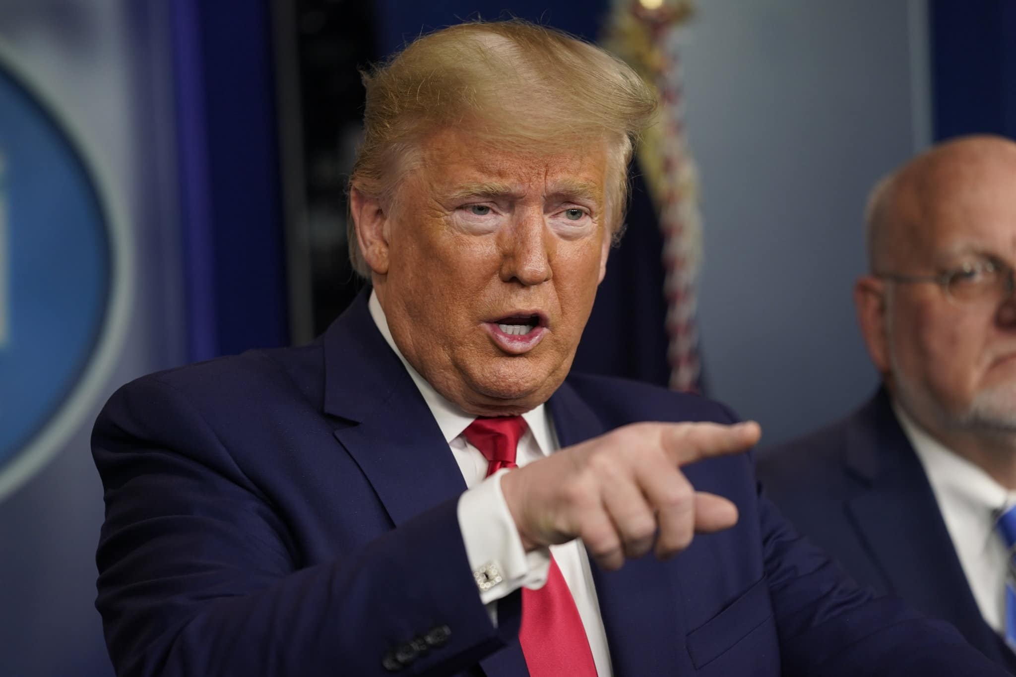 Trump dice que hay “cero riesgo” de que le destituya su gabinete