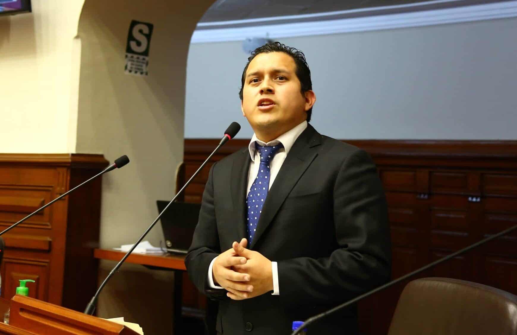 José Luna Morales es el hijo del actual congresista José Luna Gálvez