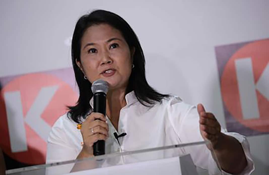 Keiko Fujimori pide perdón por errores de excongresistas de su partido