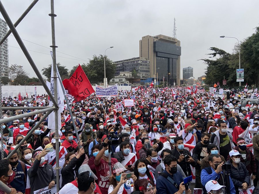 “Marcha por la paz y la democracia”  se desarrollo con miles de asistentes
