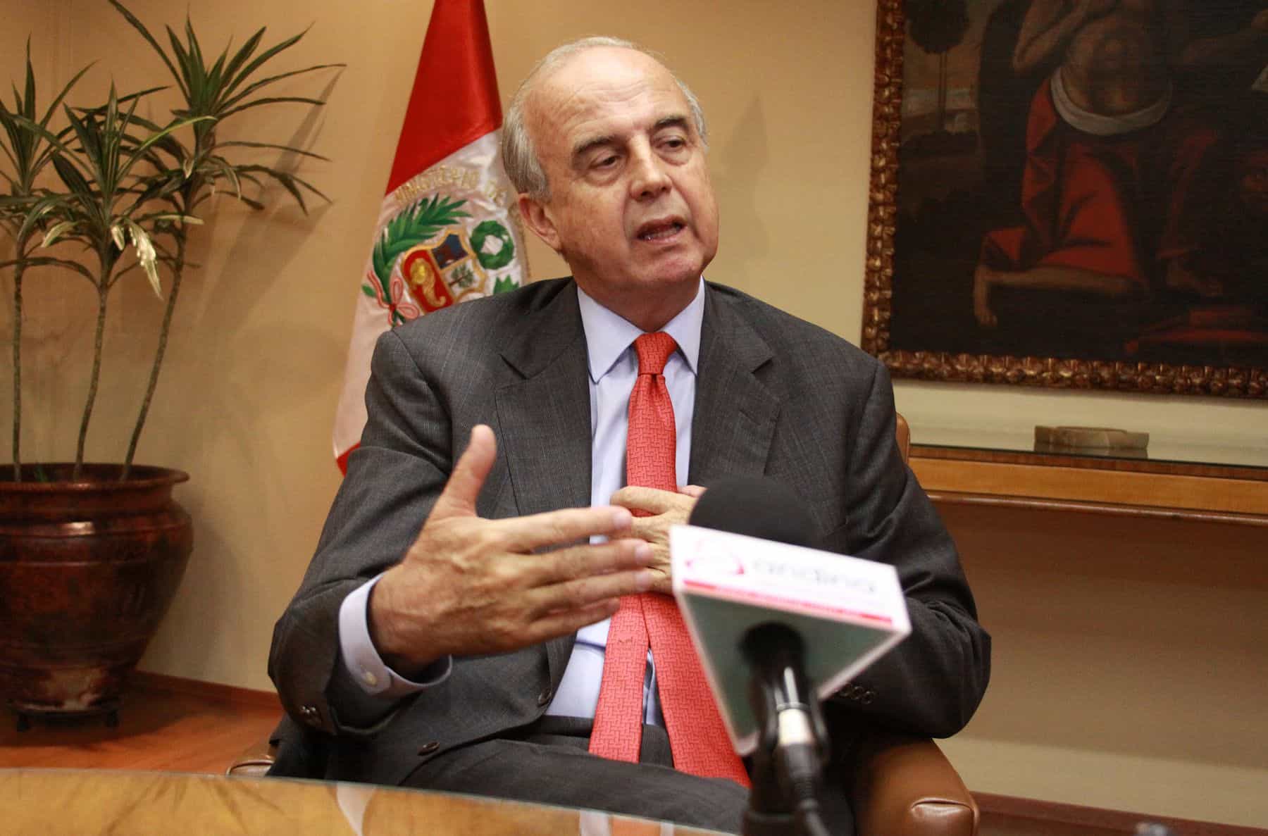 Benavides: “Perú está en una muerte lenta”