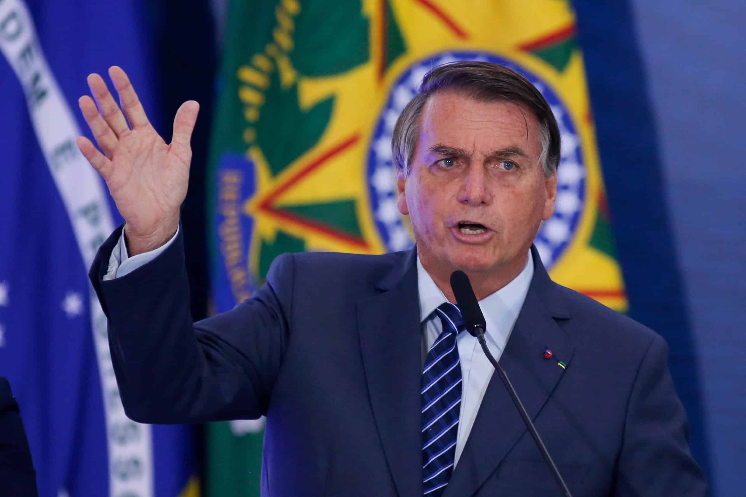 Bolsonaro pide “un milagro” para salvar a Perú de Castillo